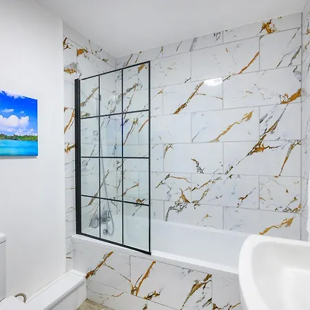 Privat bolig *rd7h*for Your Relaxed & Cosy Free Parking Leeds (West Yorkshire)